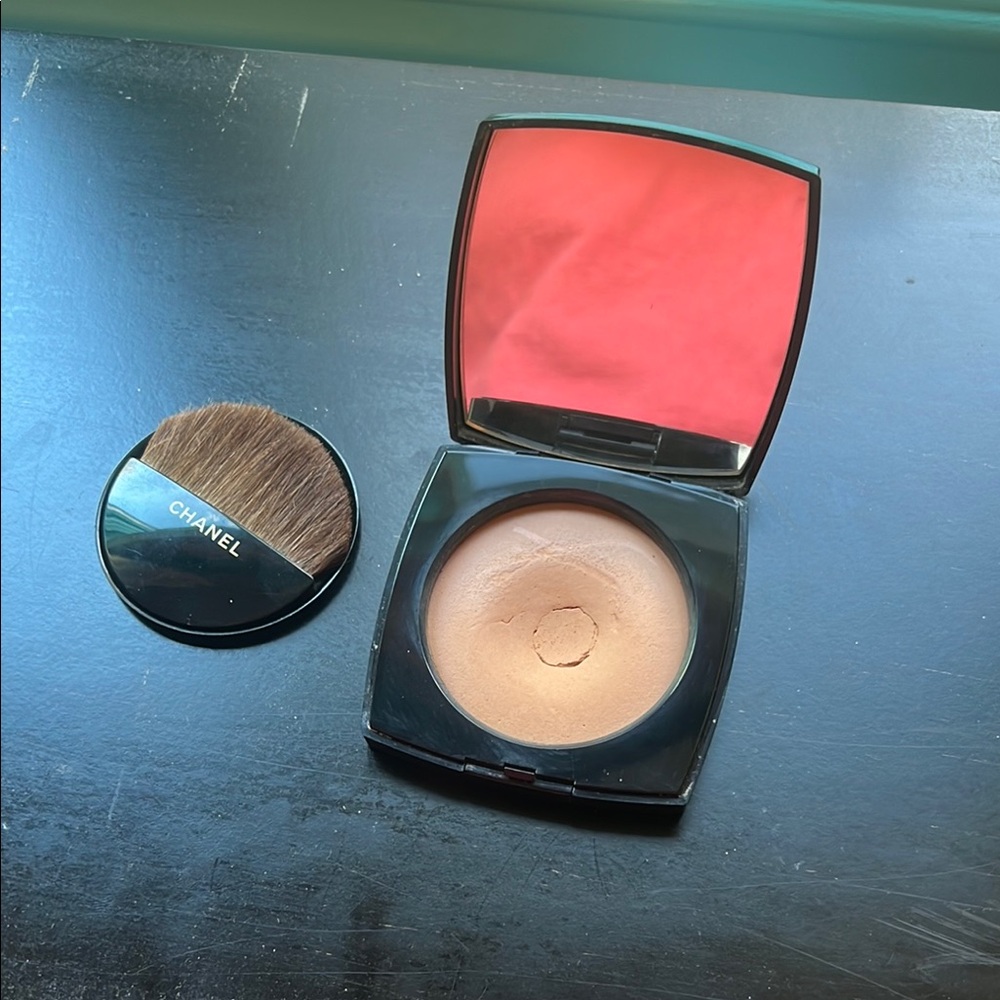 Chanel Compact Powder with Brush - Les Beige